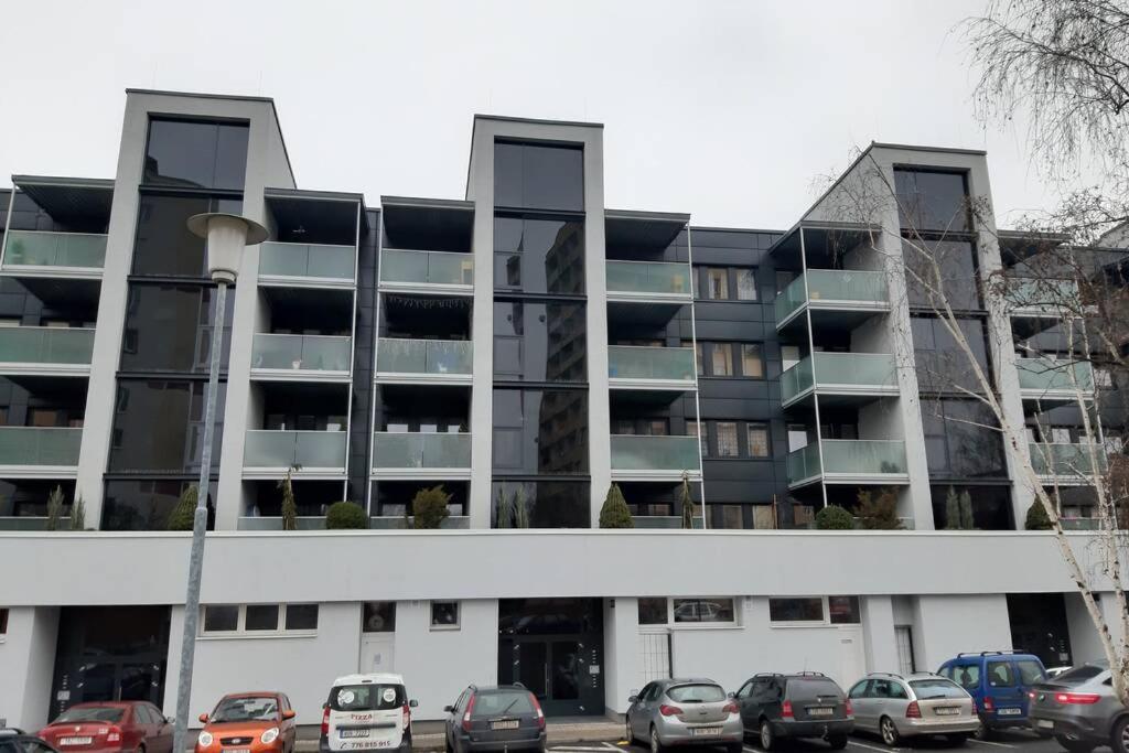 Prague Apartment In Most Near Golf Club, Aqua-Hipo-Autodrom In Most Kültér fotó