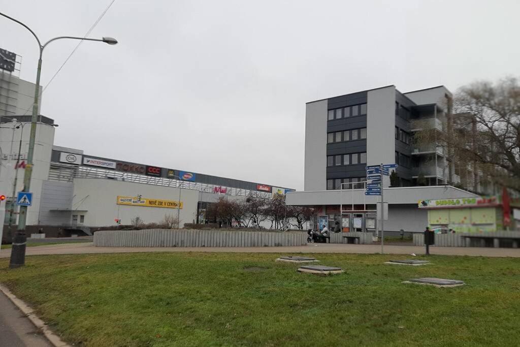 Prague Apartment In Most Near Golf Club, Aqua-Hipo-Autodrom In Most Kültér fotó